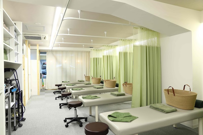 西新宿７丁目整骨院