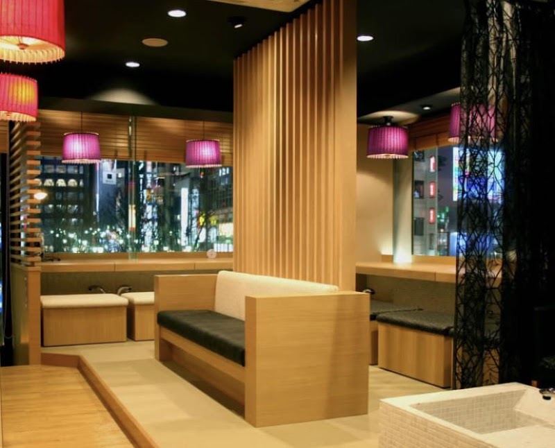 RiRAKU 新宿靖国通り本店