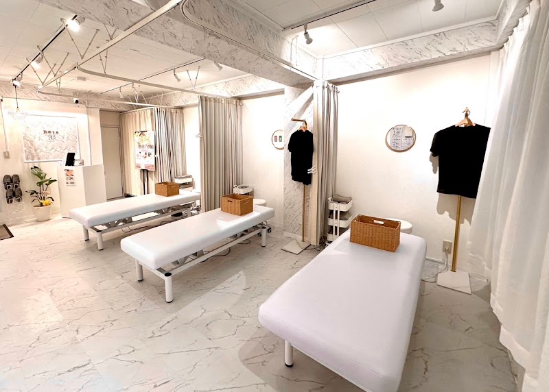 R∞tsメディカル整体院 新橋店（ルーツメディカル整体院）